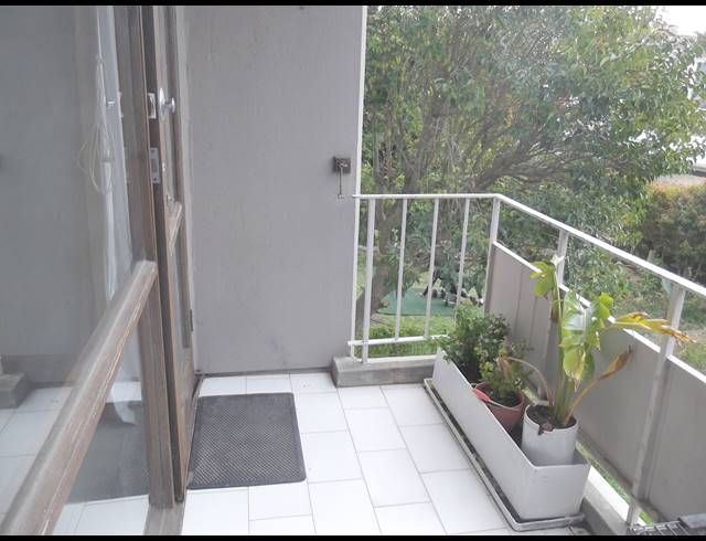 2 bed property to rent in ROSEBANK